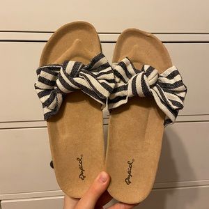 SLIP ON BOW SANDALS (Lucy Ave)